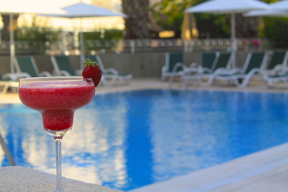 Yunus Beach Hotel — Swimming pool in Marmaris, Mugla