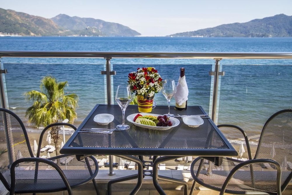 Yunus Beach Hotel — Restaurant & bars in Marmaris, Mugla