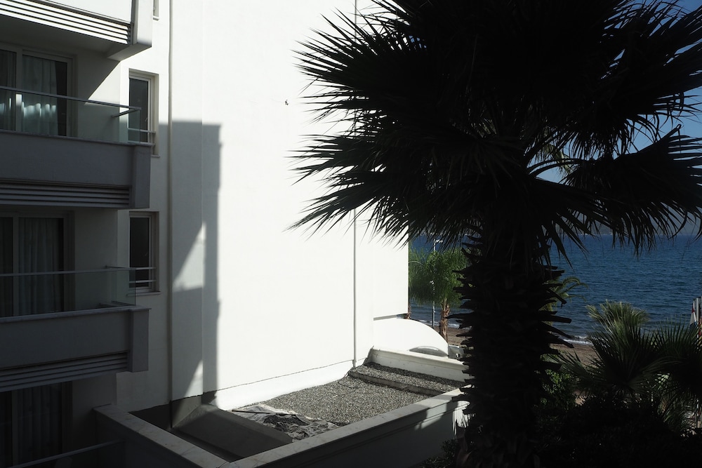 Yunus Beach Hotel — Hotel building in Marmaris, Mugla