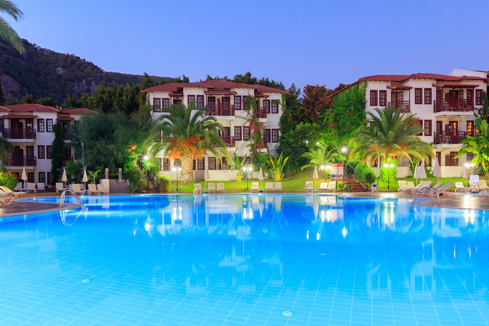 Alize Hotel Ölüdeniz - All inclusive — Swimming pool in Fethiye, Mugla