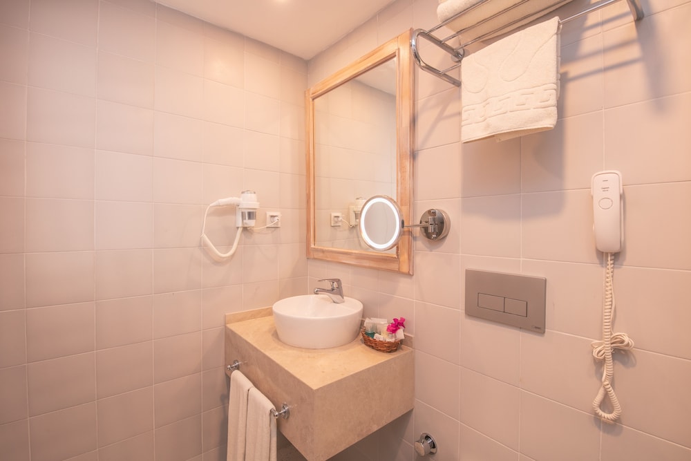 Alize Hotel Ölüdeniz - All inclusive — Hotel rooms in Fethiye, Mugla