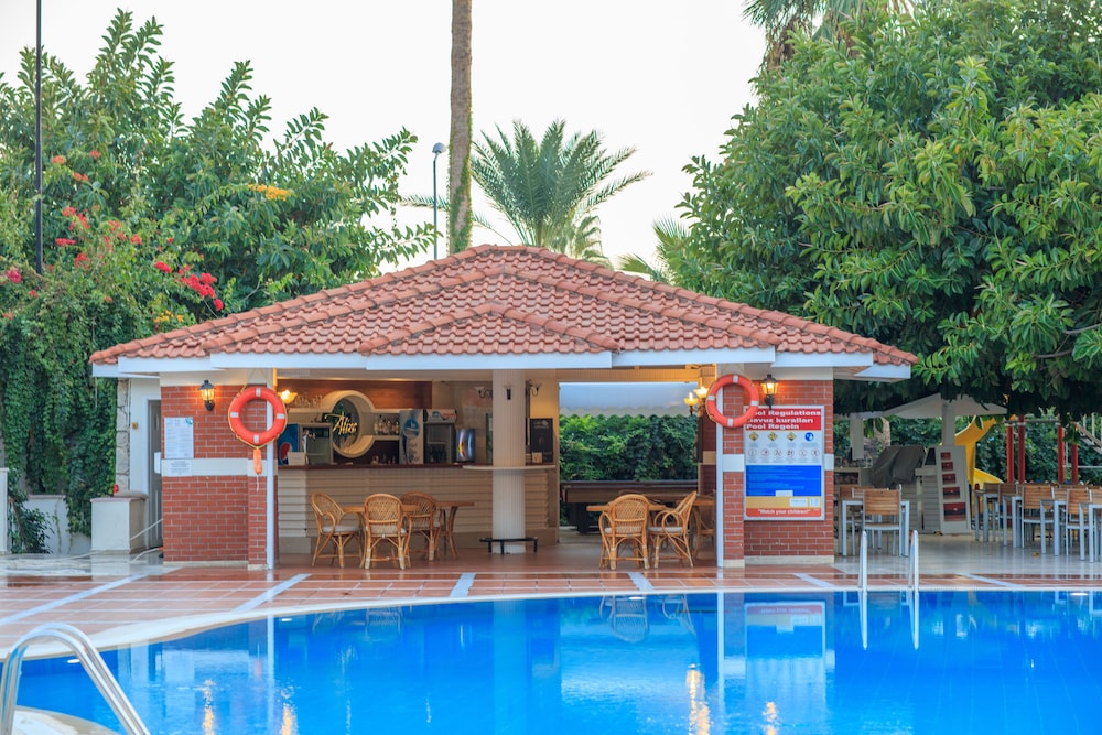 Alize Hotel Ölüdeniz - All inclusive — Swimming pool in Fethiye, Mugla