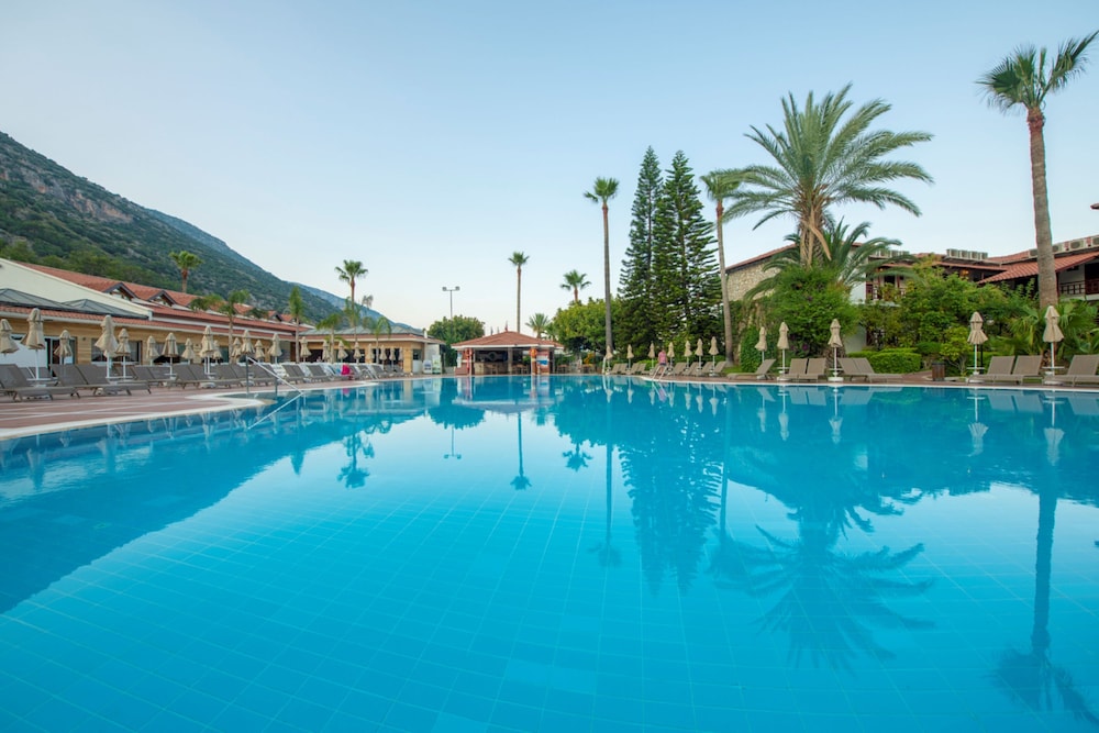 Alize Hotel Ölüdeniz - All inclusive — Swimming pool in Fethiye, Mugla