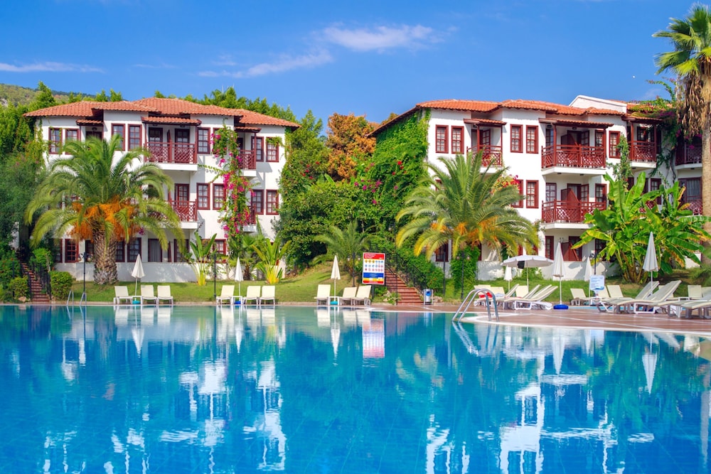 Alize Hotel Ölüdeniz - All inclusive — Swimming pool in Fethiye, Mugla