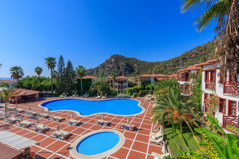 Alize Hotel Ölüdeniz - All inclusive — Swimming pool in Fethiye, Mugla