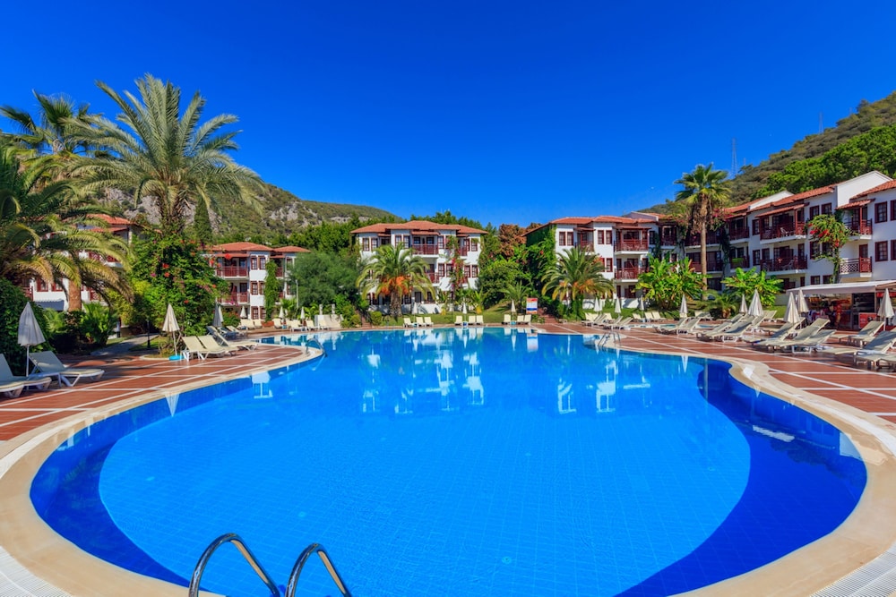 Alize Hotel Ölüdeniz - All inclusive — Swimming pool in Fethiye, Mugla
