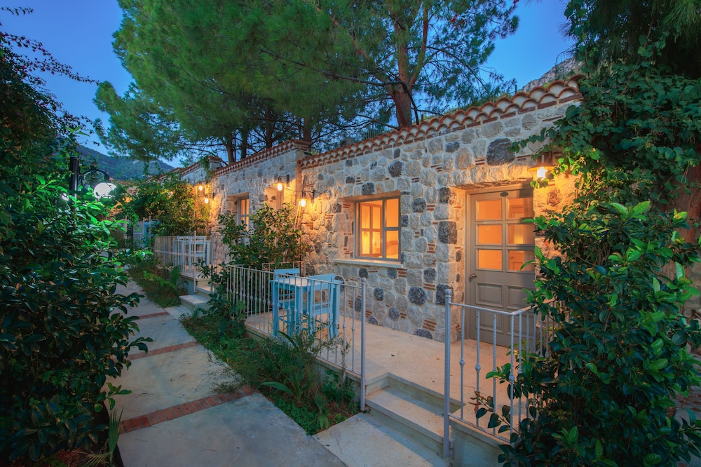 Alize Hotel Ölüdeniz - All inclusive — Hotel building in Fethiye, Mugla