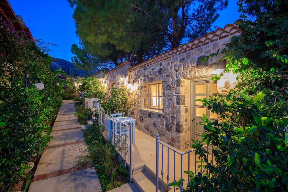 Alize Hotel Ölüdeniz - All inclusive — Hotel building in Fethiye, Mugla