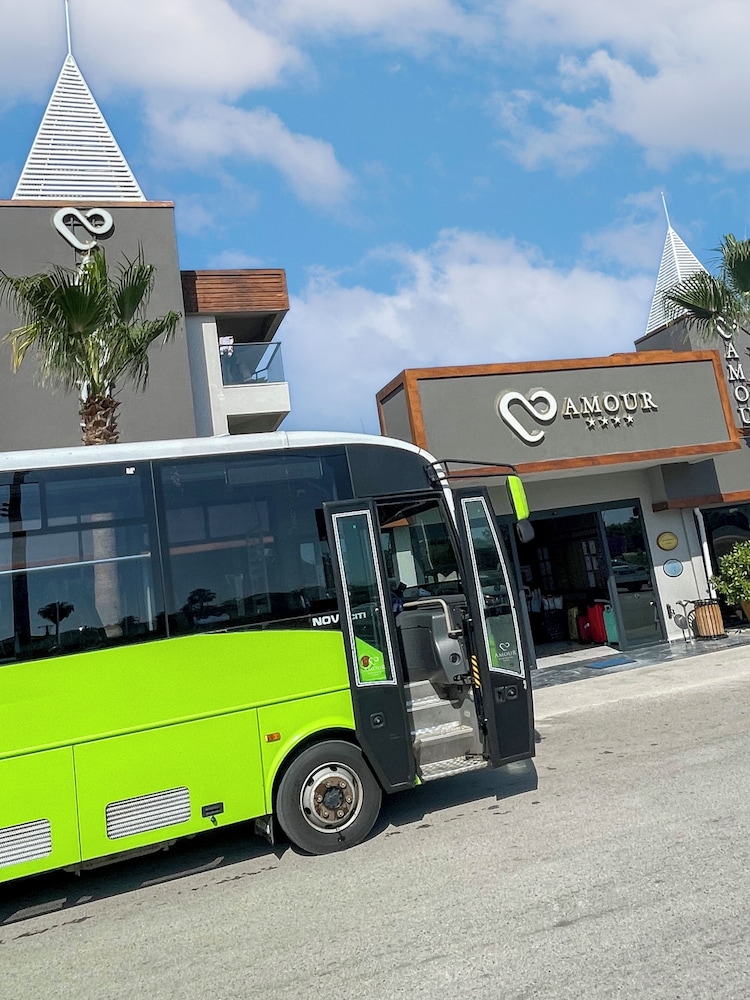 Side Amour Hotel - All Inclusive — Hotel building in Side