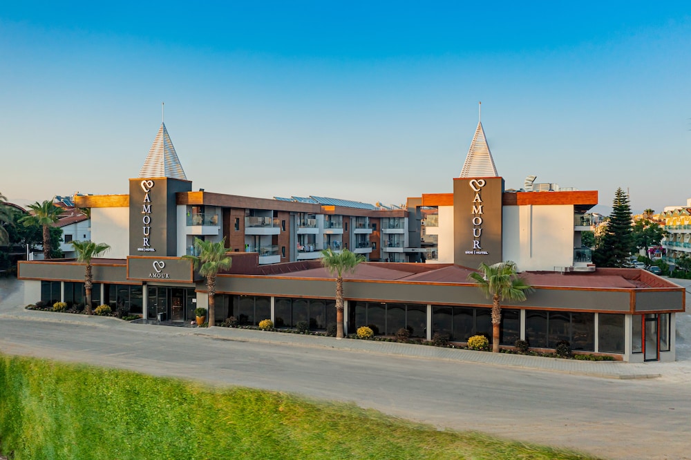 Side Amour Hotel - All Inclusive — Hotel building in Side