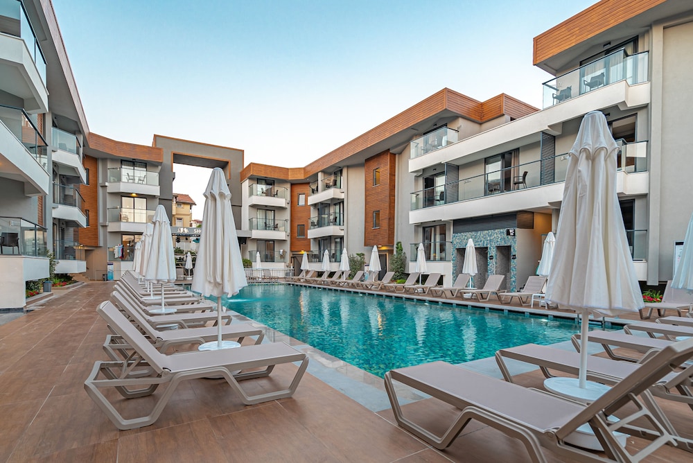 Side Amour Hotel - All Inclusive — Swimming pool in Side