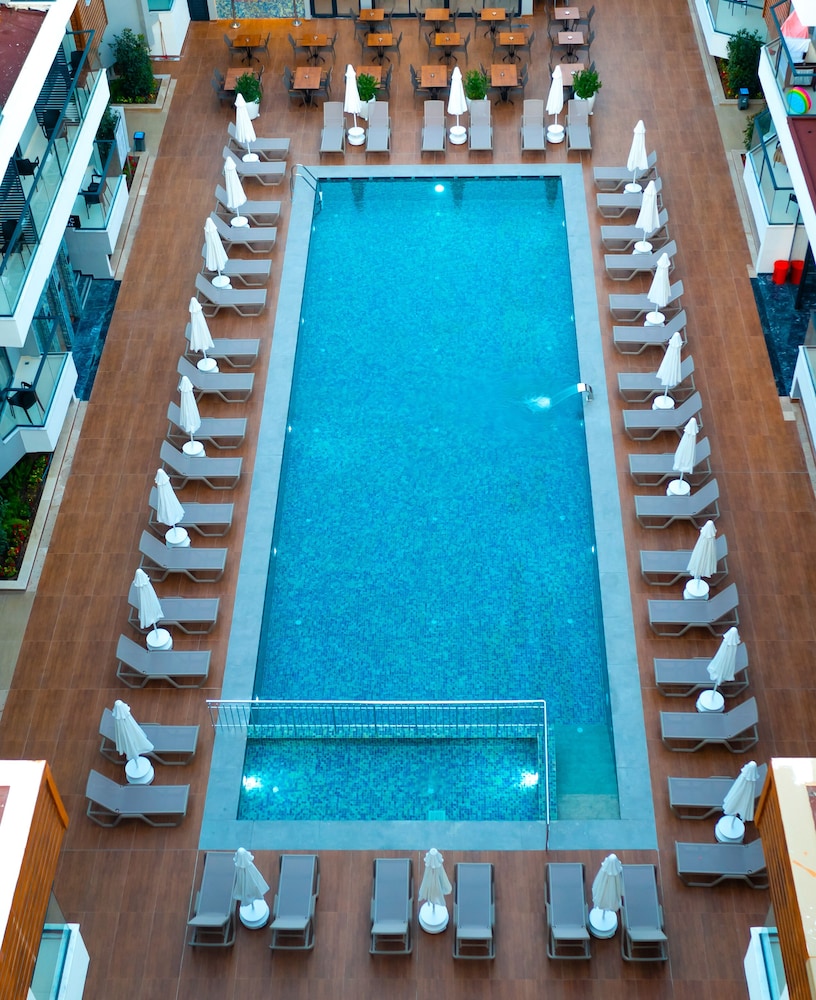 Side Amour Hotel - All Inclusive — Swimming pool in Side