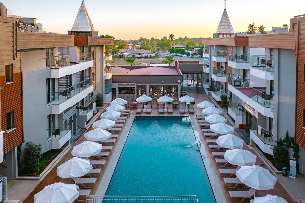 Side Amour Hotel - All Inclusive — Swimming pool in Side