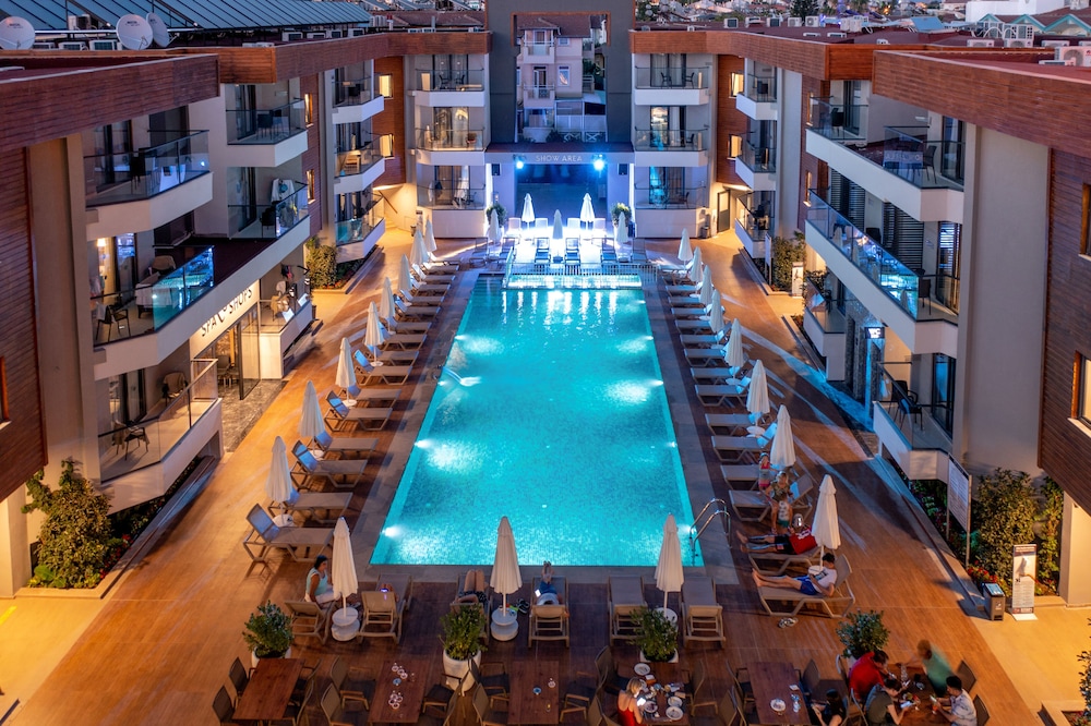 Side Amour Hotel - All Inclusive — Swimming pool in Side