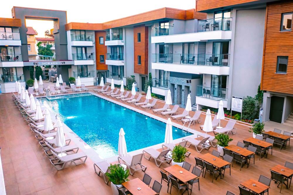 Side Amour Hotel - All Inclusive — Swimming pool in Side
