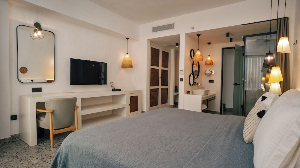 Oludeniz Blu Luxury Unique Hotel - Adults Only — Hotel rooms in Fethiye, Mugla