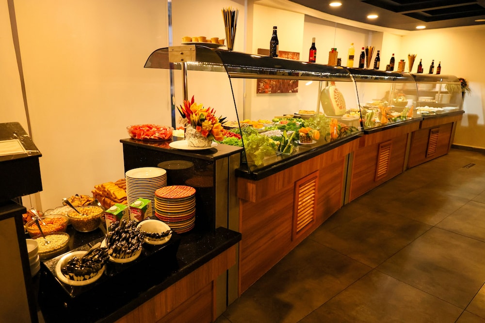The Corner Park Hotel — Restaurant & bars in Antalya