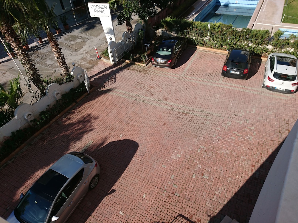 The Corner Park Hotel — Swimming pool in Antalya