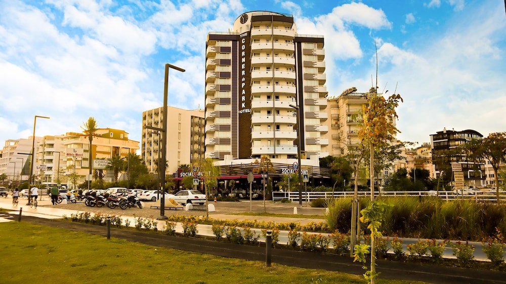 The Corner Park Hotel — Hotel building in Antalya