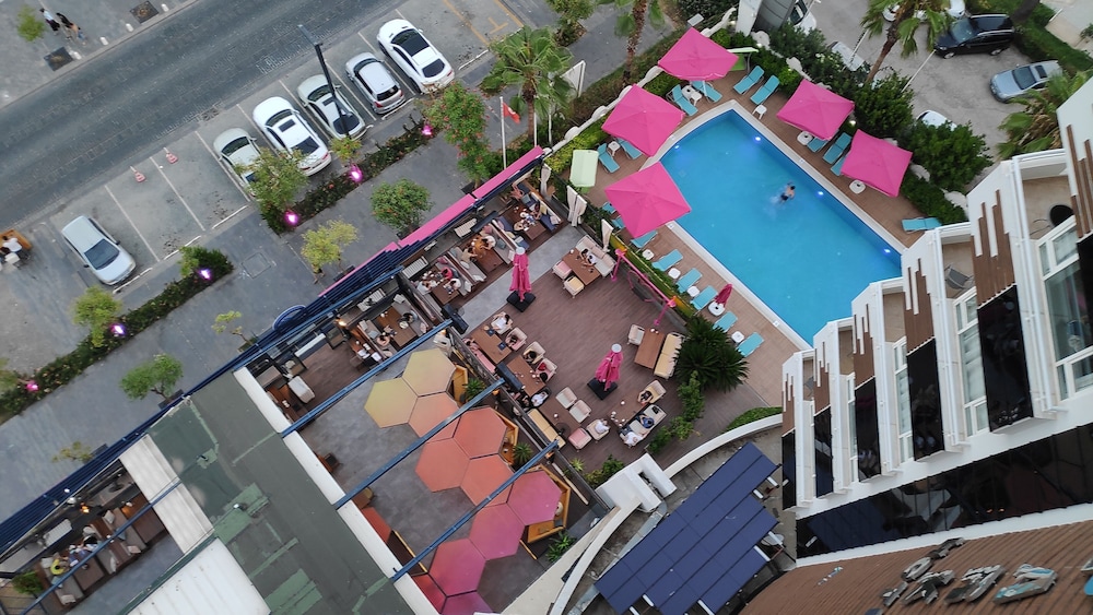 The Corner Park Hotel — Swimming pool in Antalya