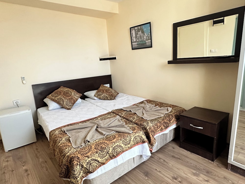 Romeo Beach Hotel — Hotel rooms in Kemer