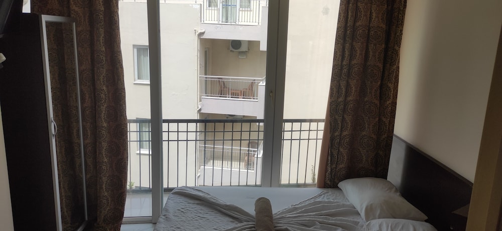 Romeo Beach Hotel — Hotel rooms in Kemer