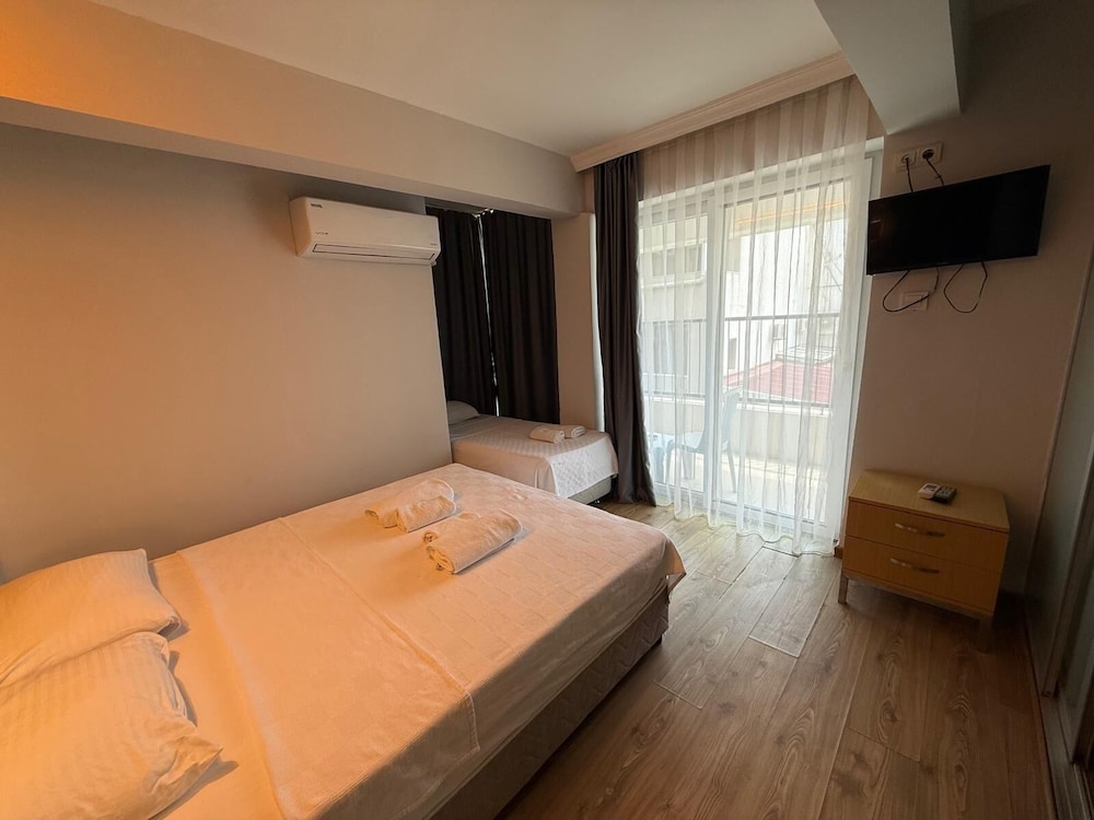 Romeo Beach Hotel — Hotel rooms in Kemer