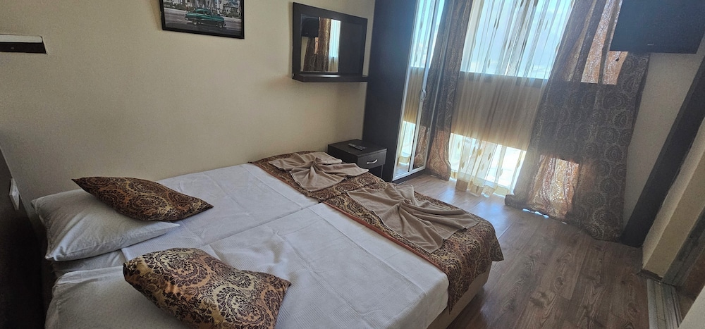 Romeo Beach Hotel — Hotel rooms in Kemer
