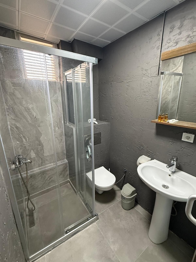 Romeo Beach Hotel — Hotel rooms in Kemer