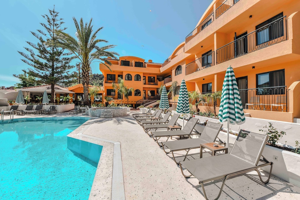 Ünsal Hotel — Swimming pool in Fethiye, Mugla