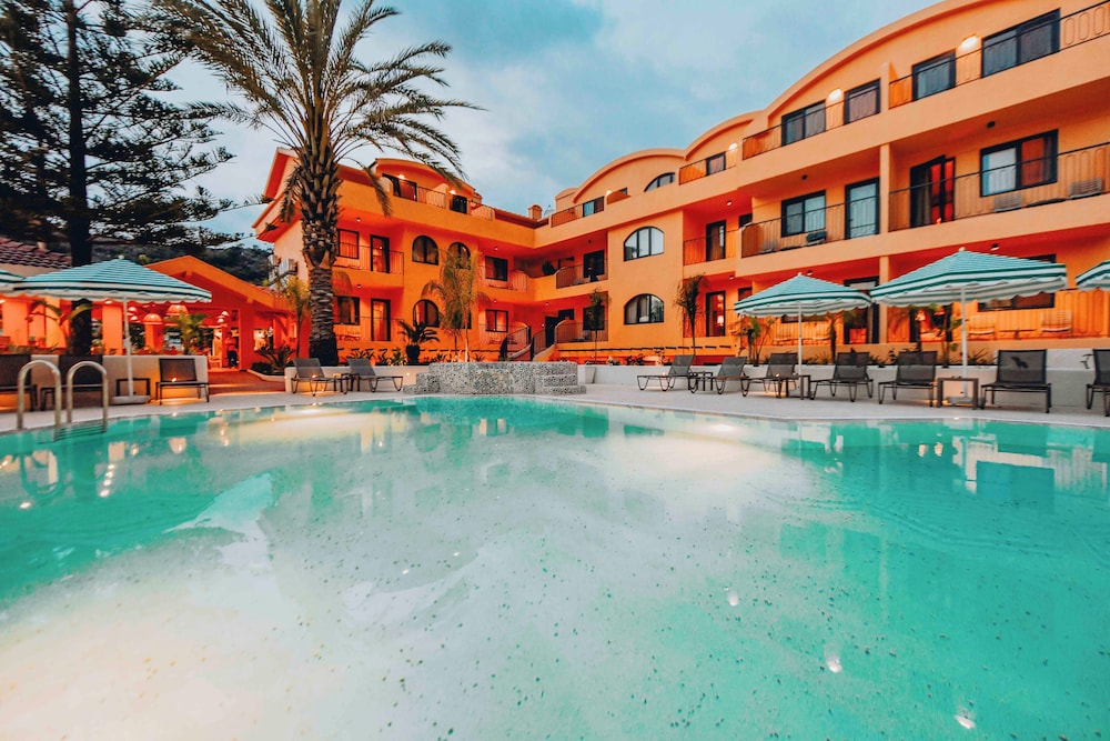 Ünsal Hotel — Swimming pool in Fethiye, Mugla