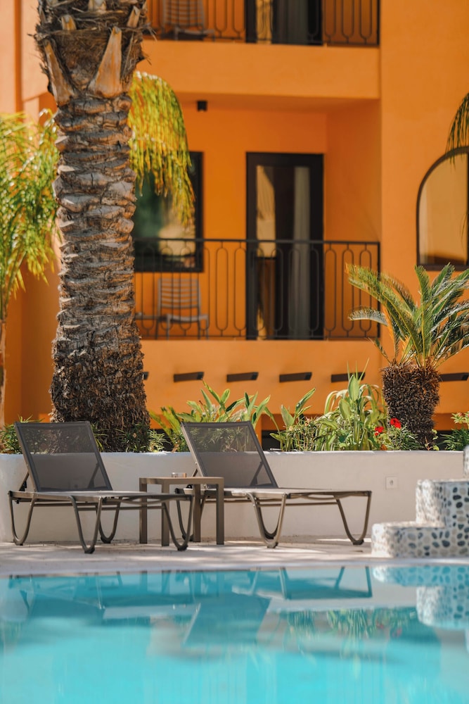 Ünsal Hotel — Hotel building in Fethiye, Mugla