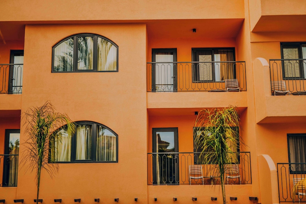 Ünsal Hotel — Hotel building in Fethiye, Mugla