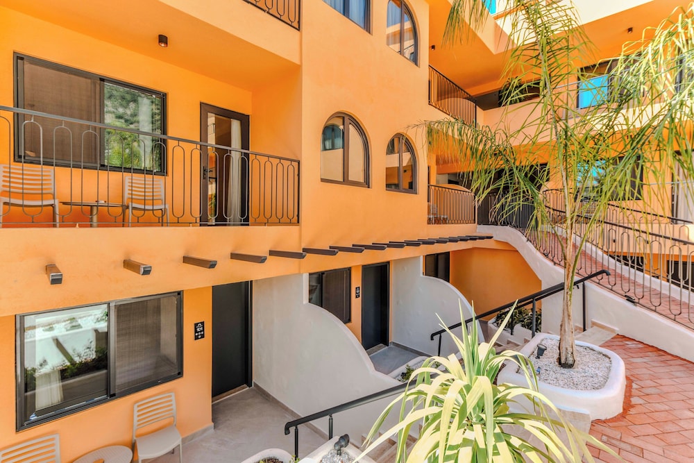 Ünsal Hotel — Hotel building in Fethiye, Mugla