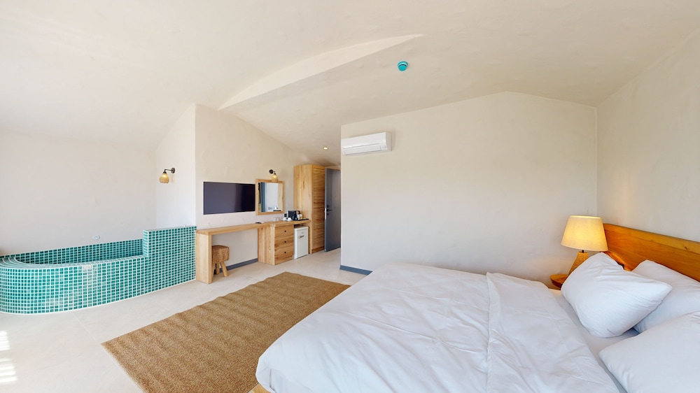 Ünsal Hotel — Hotel rooms in Fethiye, Mugla