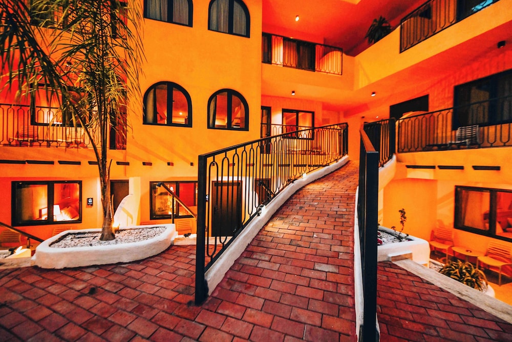 Ünsal Hotel — Hotel building in Fethiye, Mugla