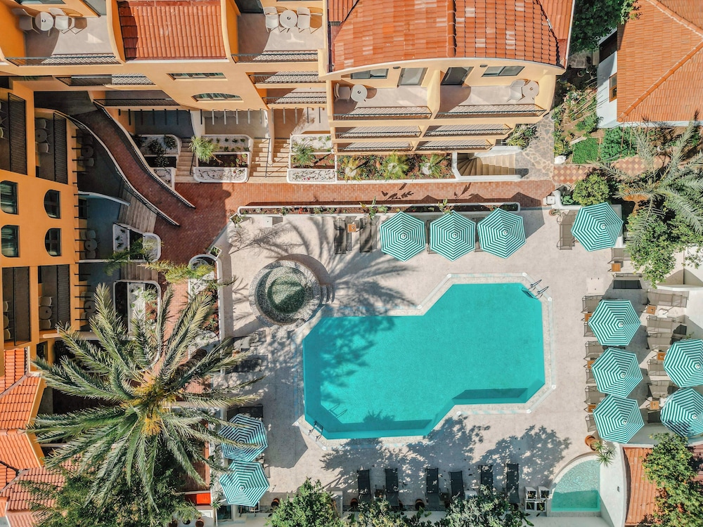 Ünsal Hotel — Swimming pool in Fethiye, Mugla