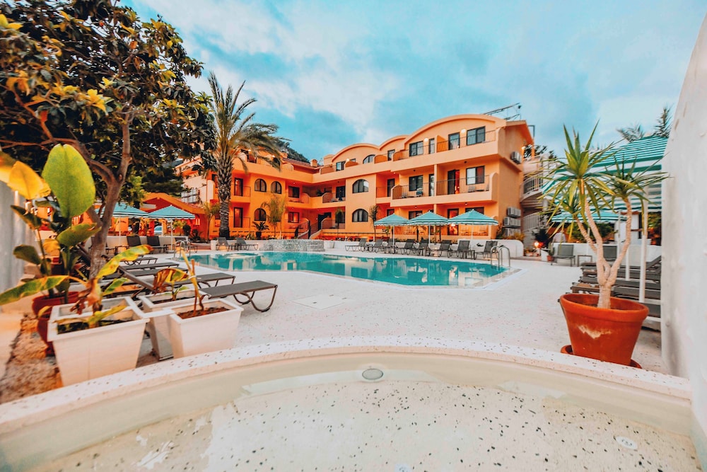 Ünsal Hotel — Swimming pool in Fethiye, Mugla