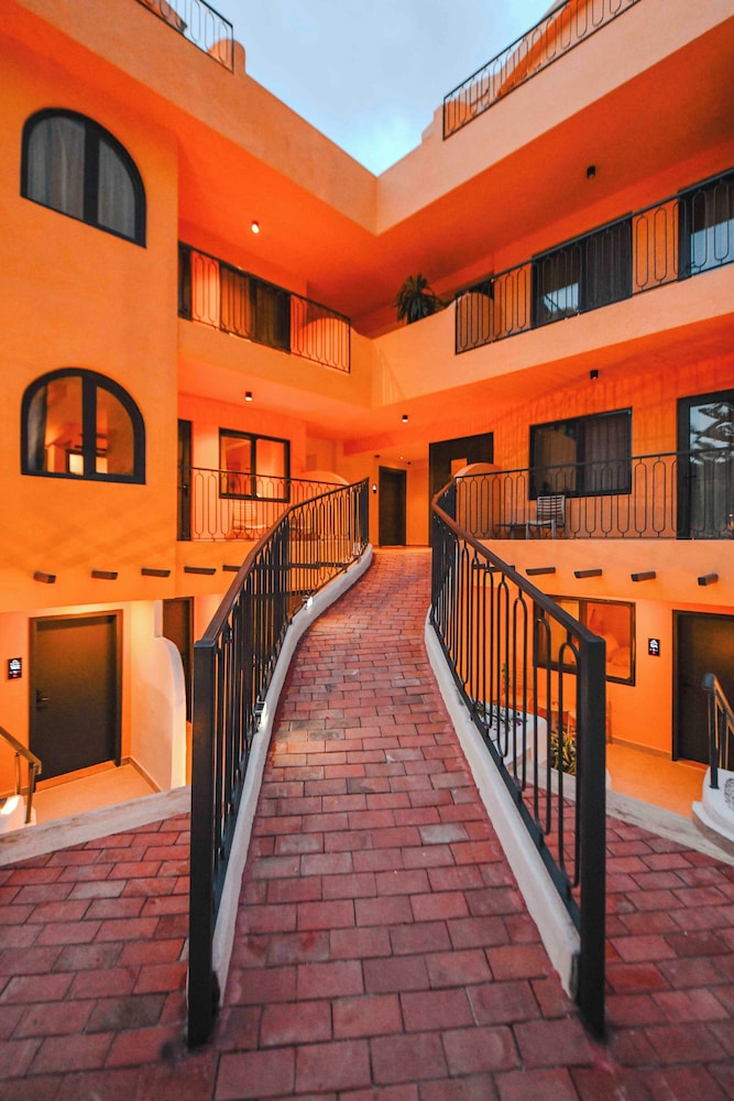 Ünsal Hotel — Hotel building in Fethiye, Mugla