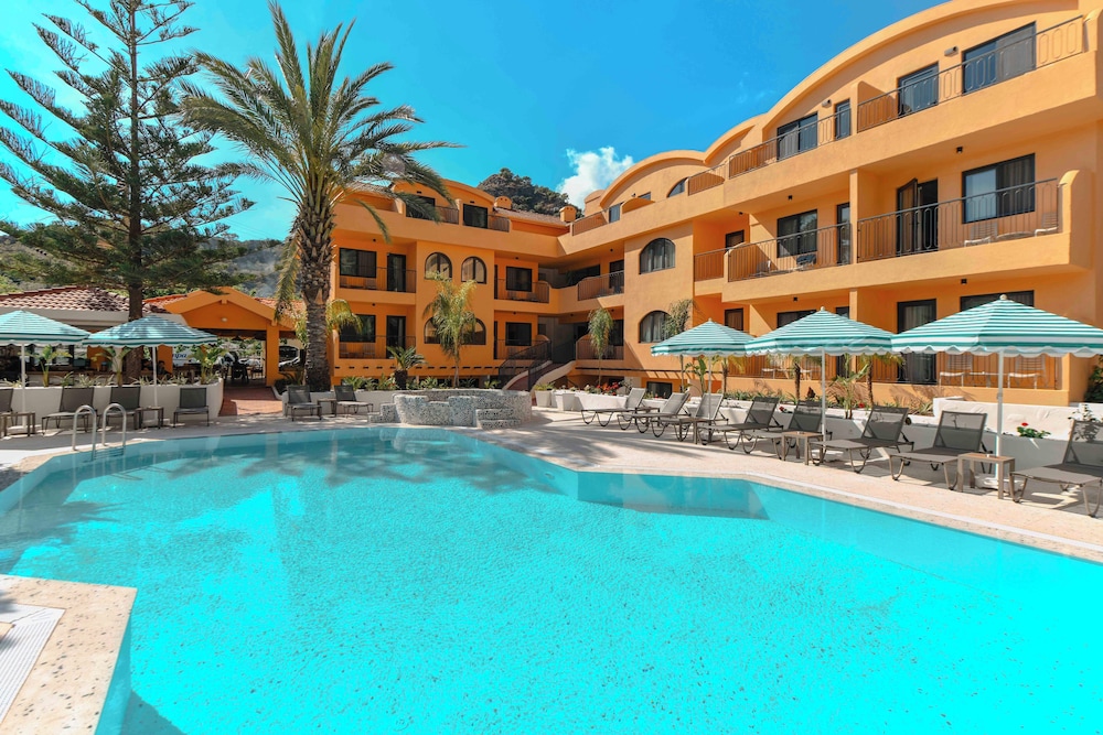 Ünsal Hotel — Swimming pool in Fethiye, Mugla