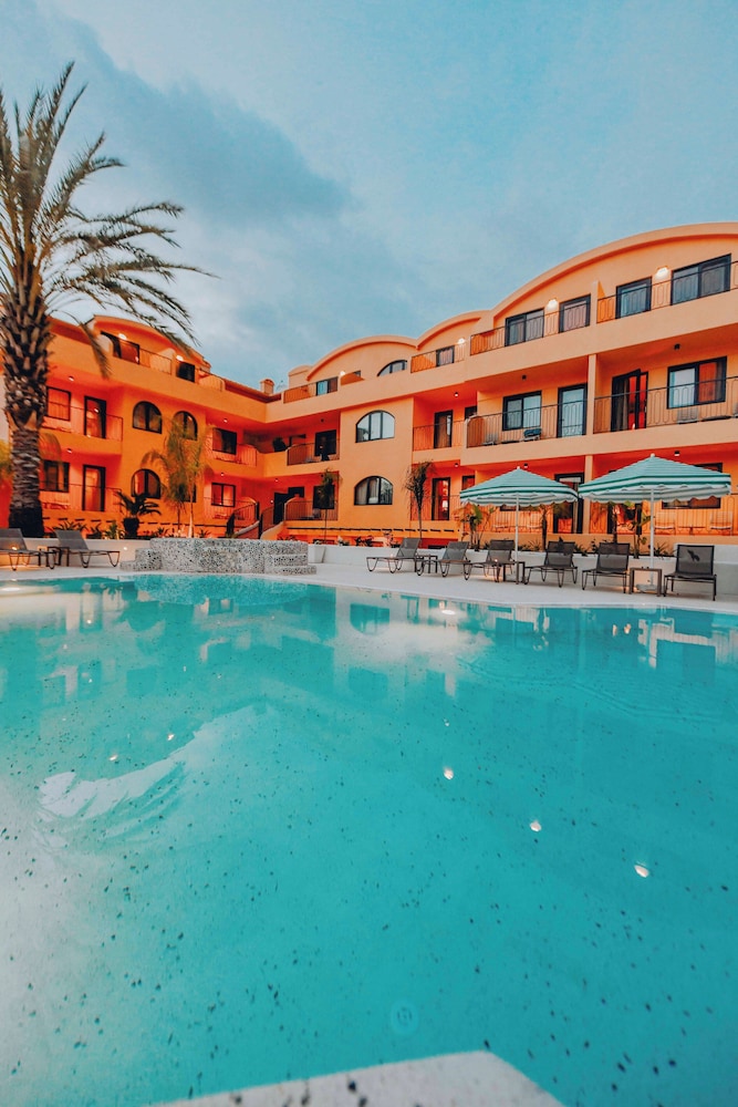 Ünsal Hotel — Swimming pool in Fethiye, Mugla