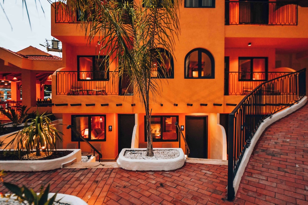 Ünsal Hotel — Hotel building in Fethiye, Mugla
