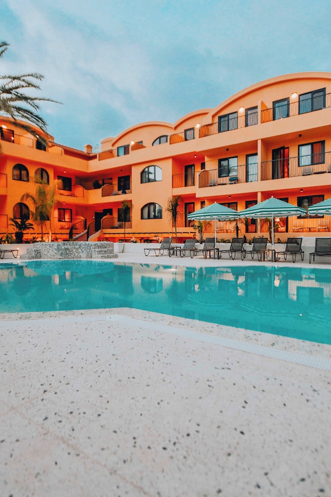 Ünsal Hotel — Swimming pool in Fethiye, Mugla