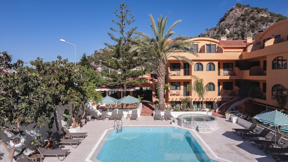 Ünsal Hotel — Swimming pool in Fethiye, Mugla