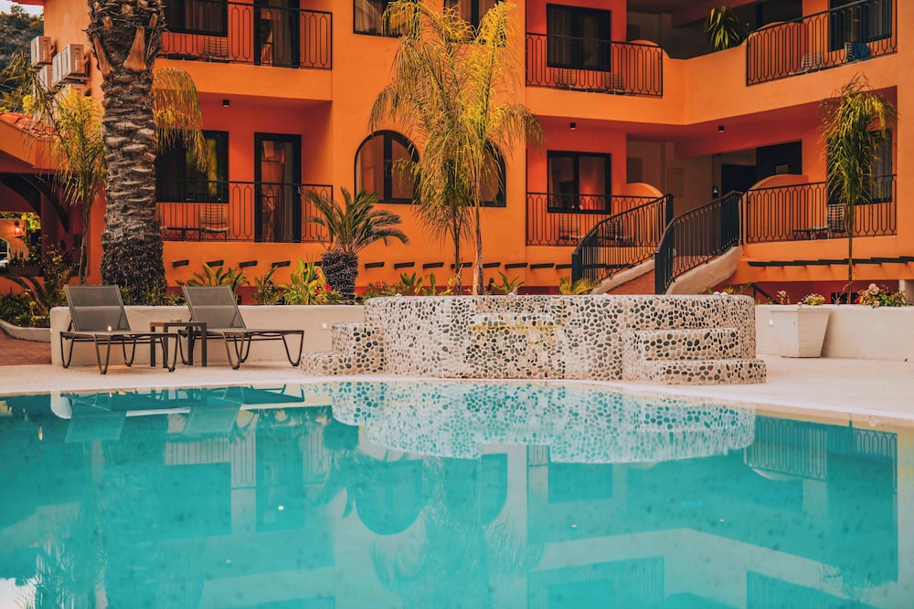 Ünsal Hotel — Swimming pool in Fethiye, Mugla