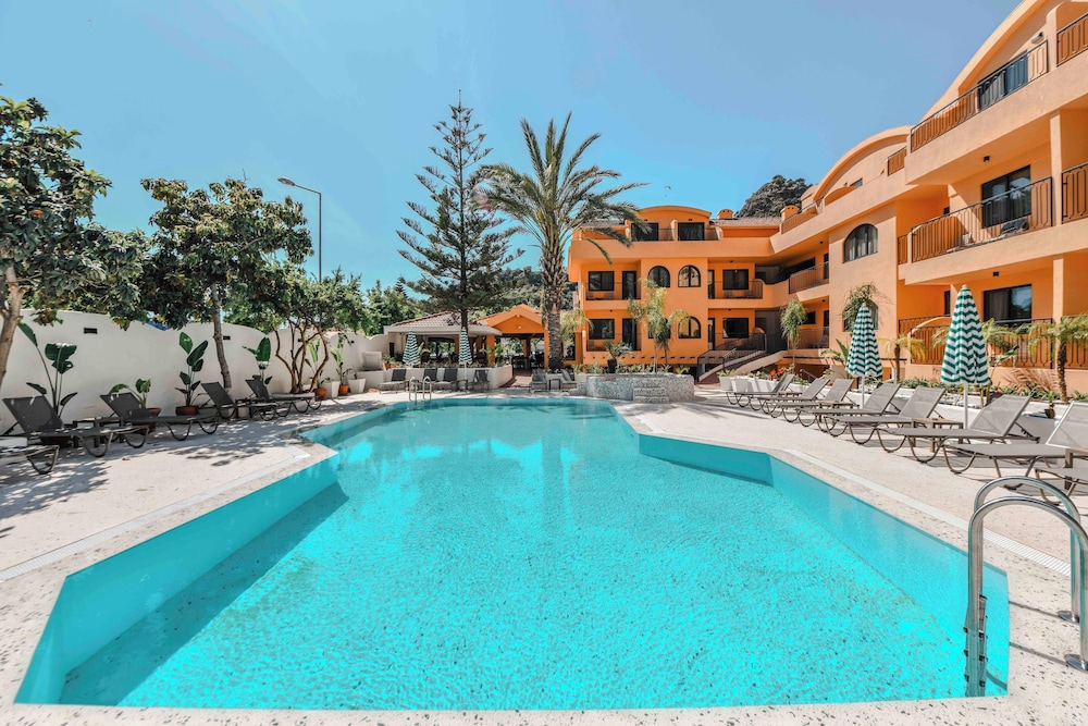 Ünsal Hotel — Swimming pool in Fethiye, Mugla