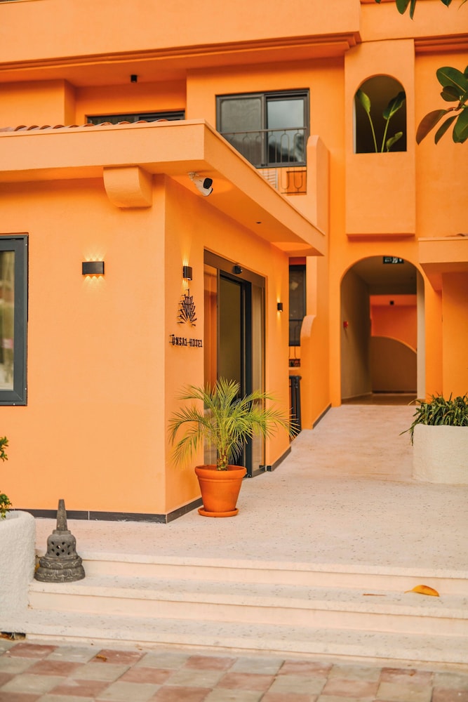 Ünsal Hotel — Hotel building in Fethiye, Mugla
