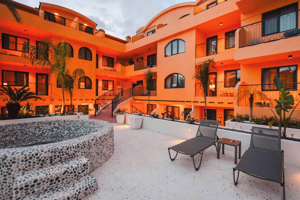 Ünsal Hotel — Hotel building in Fethiye, Mugla