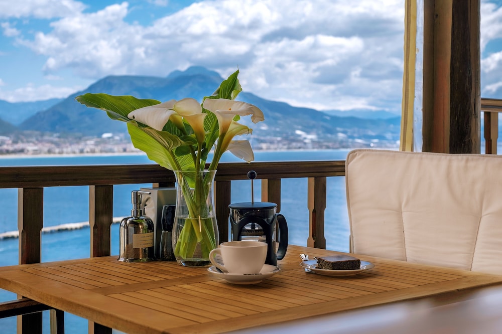 Hotel Villa Turka — Restaurant & bars in Alanya