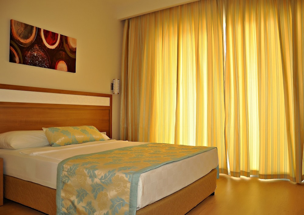 Merve Sun Hotel & Spa - All Inclusive — Hotel rooms in Side